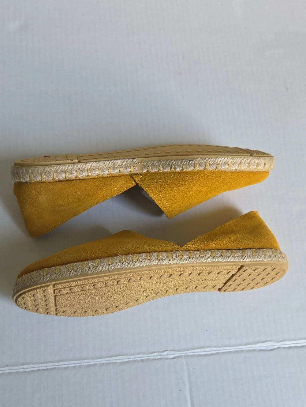N/A comfortable yellow